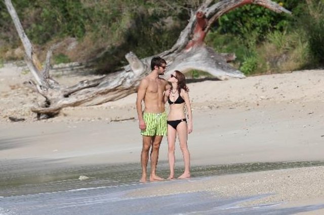 Emma Watson ve Oxford Üniversitesi'nde öğrenci olan sevgilisi Matt Janney, Karayipler'de birlikte tatil yaparken görüntülendi. -  -