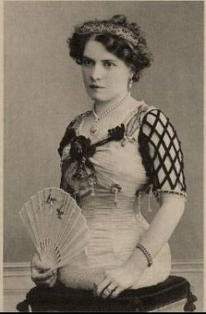 Matmazel Gabrielle - 1884'te İsviçre'de doğan Gabrielle Fuller vücudunun alt kısmı olmadan doğdu. 1900'de Paris'te bir sirk şovuna katıldı. O dönemin ünlü sirklerinden Ringling Brothers'a katıldı. -
