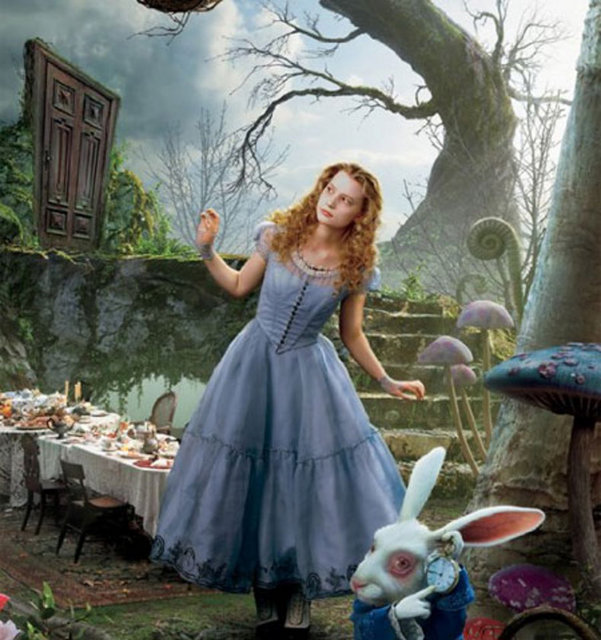 Genel olarak uzakta görülen bir nesne aynı zamanda yakında da algılanabilir. Mesela, köpek, bir fare ebatında görülebilir ya da normal bir araba ölçeğe çekilmiş gibi görülebilir. Bu durum bizi başka bir isme yönlendirir.