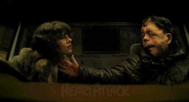 Ancak yaşamı oldukça zorlaştıran bu rahatsızlık Adam Pearson'a sinama dünyasının kapılarını aralamış ve Pearson dünyaca ünlü yıldız Scarlett Johansson ile aynı filme oynama şansını yakalamış.