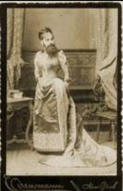 14 yaşında Avrupa turnesine çıktı. Paris'te tanıştığı ressamla evlendi. Sakalları Napoleon III'e benzediği için Fransa'da ekstra bir şöhret kazandı. Bu şöhreti sayesinde Napoleon ona büyük bir elmas bile hediye etti.