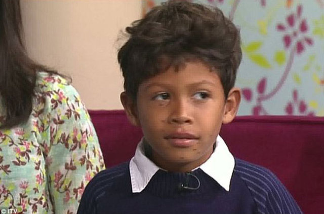 Doktor Bulstrode ' İlk odaklandığımız nokta Didier'i toplumla tekrar nasıl entegre edeceğimiz vücudunun yüzde yirmisini kaplayan bu büyük yükünden nasıl kurtaracağımız oldu...