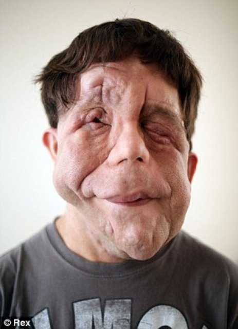 Filmde güzel ve çirkini simgeleyen ikilinin çıplak sahnesi de bulunuyor.