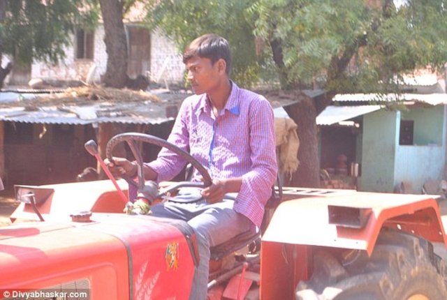 Doktorlar tarafından tıp mucizesi olarak nitelendirilen genç adam da yaşantısına engel olan bir sorununun olmadığını söylüyor.