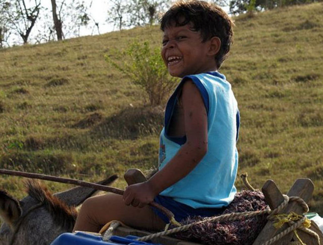 'Didier'in durumundan dolayı aile ve Didier köy tarafından da dışlanmış bir hayat sürüyorlardı... -