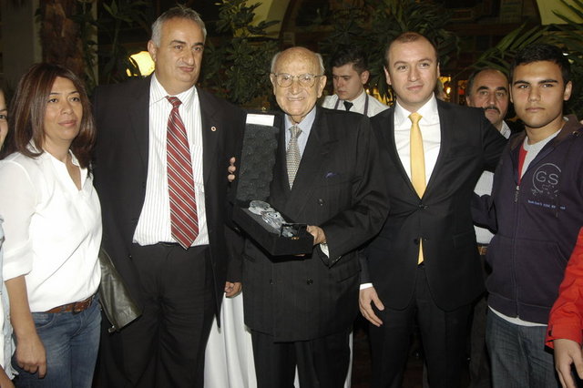 İHSAN KAVALCI, JAK KAMHİ