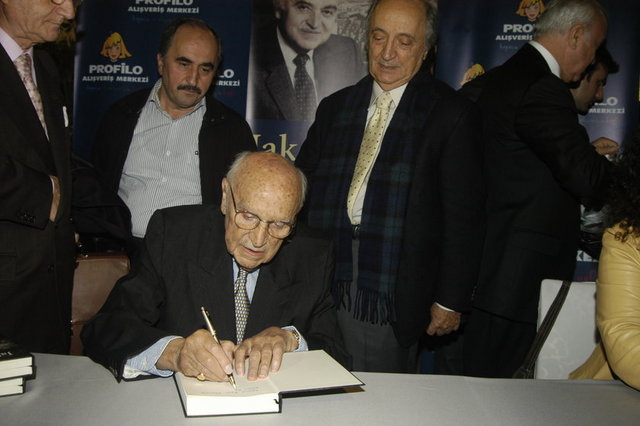 JAK KAMHİ