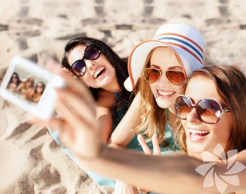 Tatil bütçesi yapın - Tatile gitmeden önce tahmini olarak ne kadar para harcayacağınızı hesaplayın. Yapmayı planladığınız her şeyi ve ne kadara mal olacağını bütçenize ilave edin. Böylelikle, tatilinize ne kadar para ayırmanız gerektiğini önceden hesaplamış olacaksınız.