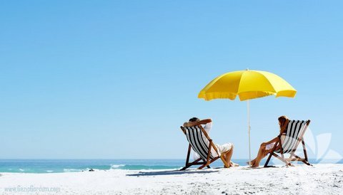 Araştırın - Unutulmaz bir tatilin en önemli adımlarından biri, araştırmalarınıza tatilinizden çok önce başlamanız. Öncelikle nereye gitmek istediğinizi belirleyin. Sonrasında kalınacak yerleri, çevrede nereleri görebileceğinizi ve daha önce orayı ziyaret etmiş kişilerin düşüncelerini araştırın. Tatil ve seyahat organizasyon siteleri araştırmanız için iyi bir başlangıç noktası olacaktır.