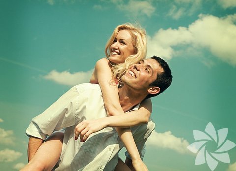 Hayat kurtarıcı - Önümüzdeki hafta kardeşinizin düğünü var ve siz bir süredir kimseyle birlikte değilsiniz ya da birliktesiniz ama onu tüm ailenizin katılacağı böylesine ciddi bir organizasyona götürmek istediğinize emin değilsiniz… Peki ne yapacaksınız, yalnız gençler ve çocuklarla aynı masayı mı paylaşacaksınız? Hayır buna gerek yok, çünkü şövalyeniz parlayan zırhı ile size eşlik etmeye hazır olacaktır. Sizinle gülecek, dans edecek ve muhtemelen tüm ailenize kendisini sevdirmeyi başaracak bir hayat kurtarıcı…