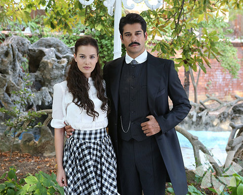 İkinci baskısı 470 sayfa olan romanın 39'uncu baskısı 408 sayfa.Çıkarılan bölümler nedeniyle romanda tutarsızlıklar meydana geldiğini ifade eden Özalp'e göre sansür, Reşat Nuri Güntekin tarafından yapılmamış. -  - 