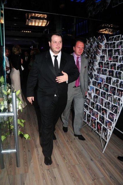 Ünlü komedyen, gazeteciler sevgilisini takip etmesin diye taksiyle Anadolu Yakası'na geçti.