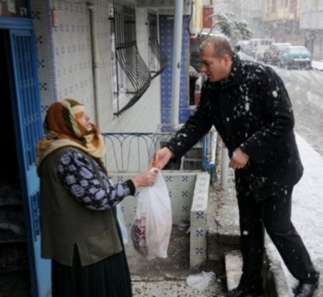 İhtiyacı olan birine yardım etmek
