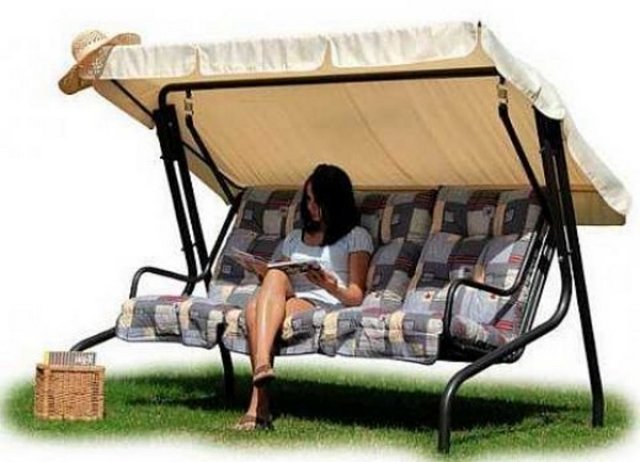 Balkon salıncağında sallanmak