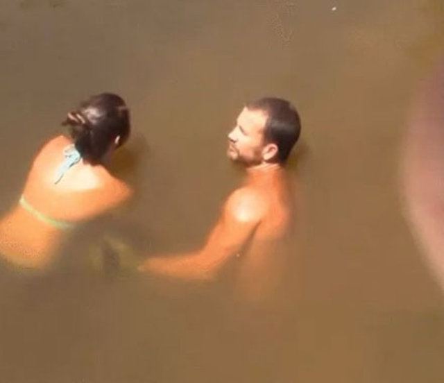 KOLLARIYLA BALIK TUTUYORLAR! - Amerika'da her yıl düzenli olarak yapılan 'Oklahoma Okie Noodling Turnuva'sı, balıkçılık meraklıları için özel bir anlam taşıyor.