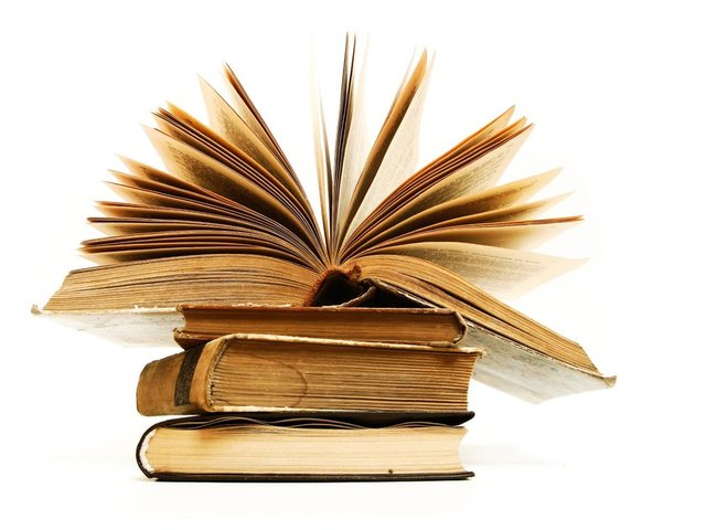 Hindistan'da eğer ayağınızda bir kitap, sayfa değer ya da üzerine basarsanız, bu hareket Hinduizm'deki üç büyük tanrıdan biri sayılan Bilgi, Müzik ve Sanat Tanrıçası olan Saraswati'ye hakaret olarak sayılır.