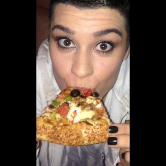 BURCU KIRATLI - Gece eve gelince yenilen pizza -Paha biçilemez -