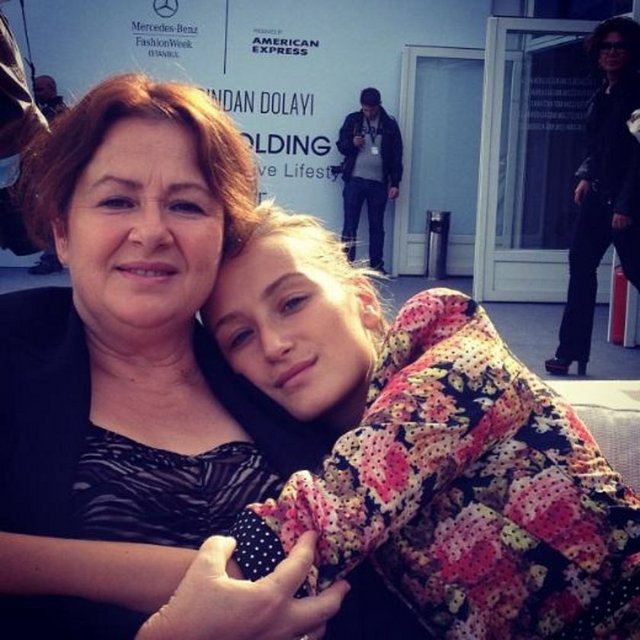 DİDEM SOYDAN - Oh annem geldi