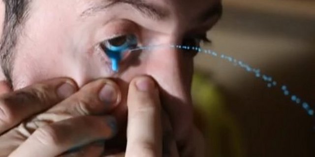 Burnundan çektiği boyayı gözünden fışkırtarak tablo yapan Arjantinli ressam Leandro Granato, kendini yüzyılın anlaşılamayan dâhisi ilan etti