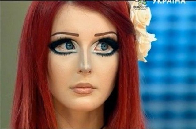 Son olarak ise, Anastasiya Shpagina'nın neredeyse çizgi filmden fırlamışçasına gerçekçi görünen anime makyajı, çılgınlığın gelip gelebileceği en son nokta olarak gösterildi.
