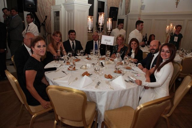 SUZAN - TURGUT TOPLUSOY, ŞÜKRAN - EMİL GÜZELİŞ, CAVİT - NEŞE KAVAK, NİLÜFER BULUT, HÜLYA - CEM KALYONCU