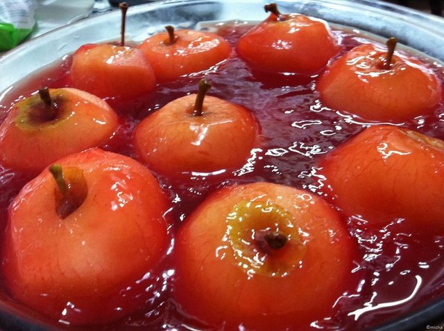 -  -  -  - Evinize gelen misafirler için sağlıklı alternatifler arıyorsanız, ıspanak, pırasa, brokoli, karnabahar gibi sebzeleri kullandığınız alternatif yemekler hazırlayın. Sağlıklı bir tatlı çeşidi olarak kuru üzümlü ayva/elma tatlısı hazırlayabilirsiniz.  -  -  -