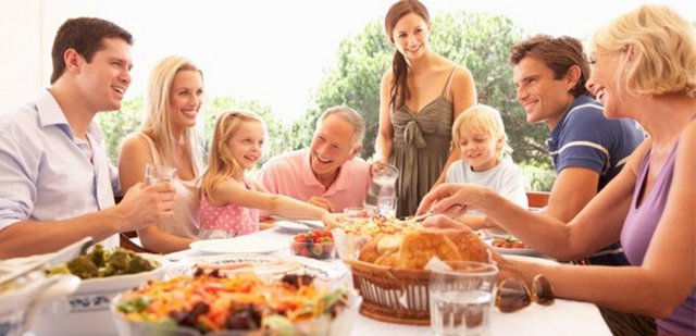 Misafirliklere tok gidin. "Toku ağırlamak zordur!" sözüne uyarsanız daha az yiyebilirsiniz.