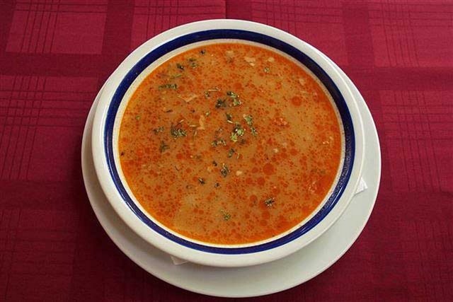 Bayramdan sonra, yediğiniz yemek ve tatlıların etkisini hafifletmek için sağlık çorbası yapın. Her gün bir öğün salata tüketip bu çorbadan içerseniz kendinizi daha iyi hissedeceksiniz.  -