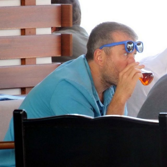 İLK ÖNCE KİMSE TANIMAMIŞTI - Abramoviç tatil için geldiği Muğla'nın Bodrum İlçesi'nde sokaklarda bol bol dolaşmış, bir kafede simit yiyip çay içmişti.