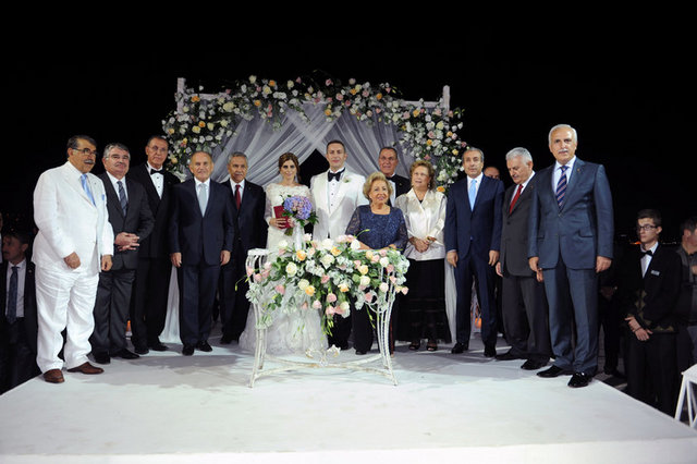 ABDÜLKADİR AKSU, İDRİS NAİM ŞAHİN, ZEYNEL ABİDİN ERDEM, KADİR TOPBAŞ,BÜLENT ARINÇ, MERVE ERDİL - FATİH ERDEM, MEHMET NEZİH ERDEM,SEMRA ÖZAL, GÜLER SABANCI, MEHDİ EKER, BİNALİ YILDIRIM, HÜSEYİN AVNİ MUTLU 