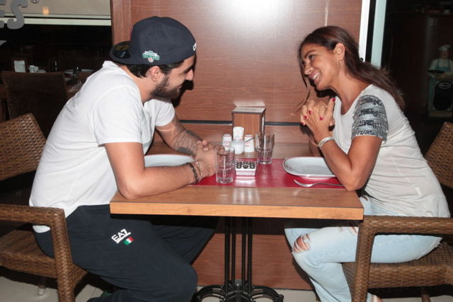 Derya Tuna, oğlu İdo için kesenin ağzını açtı.