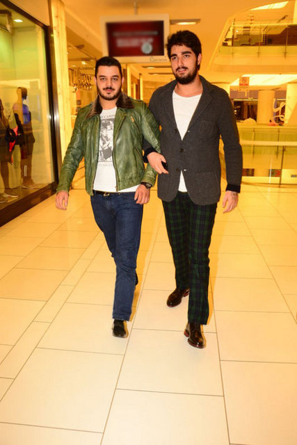 İbrahim Tatlıses'in oğlu İdo Tatlıses önceki gün bir arkadaşıyla Akmerkez'de bayram alışverişi yaptı.