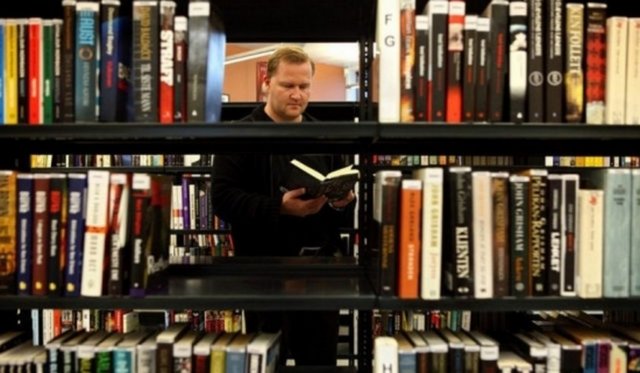 Kazandıkları para ile hapishane içerisinde bulunan marketten alışveriş yapabiliyorlar.