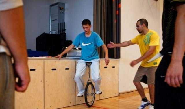 Mahkumlar aileleri ile isterlerse haftada 3 kere görüşebiliyorlar.