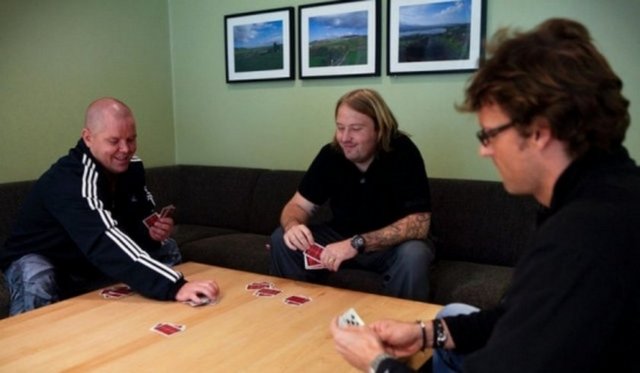 Mahkumların günde 1.5 saat spor salonu kullanım zamanı var.