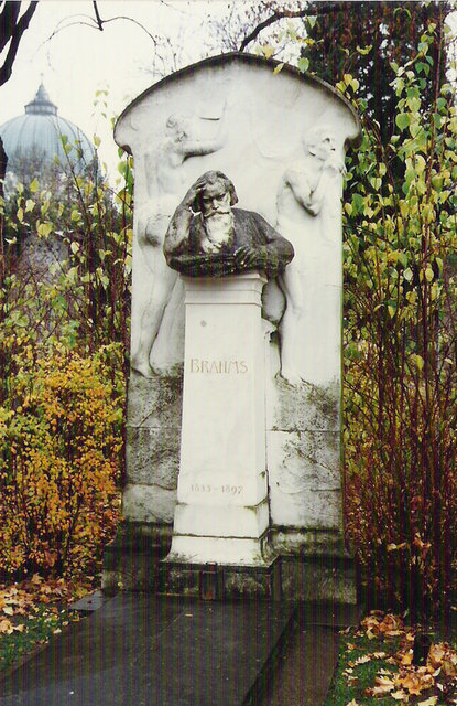 Viyana klasik müziğin evi olrak bilindiğinden pek çok müzisyenin cenazesi başka kabristanlardan alınıp Zentralfriedhof Mezarlığı'na nakledilmiştir.Ludiwg Van Beethoven, Johannes Brahms, Antonio Salieri, Franz Schubert, Johann Strauss, Falco bu isimlerden birkaçı..