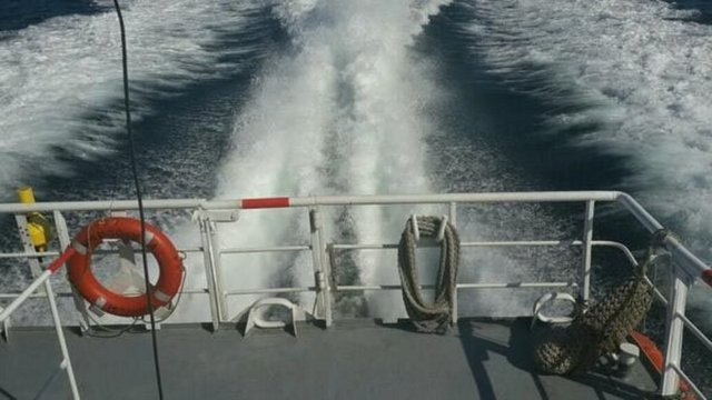 BDP Genel Başkanı Selahattin Demirtaş'ın heyetten çıkarılması ile yerine 14 Ekim'de İmralı adasına giden BDP Grup Başkanvekili İdris Baluken, kosterden cep telefonu ile çektiği İmralı Adası'nın fotoğraflarını, 'Kürtlerin siyasi iradesi ve yüreği burada rehin' başlığı ile paylaştı.