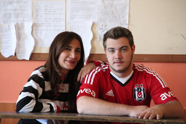 ESRA KAKTÜS, ÜSTÜN ÜSTÜNKAYA