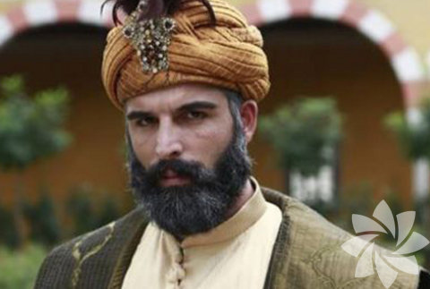 II. Murad'ın dördüncü oğlu olarak 1432'de Edirne'de doğdu. Annesi Hüma Hatun'un gayrimüslim bir köle olduğu söylenir. 