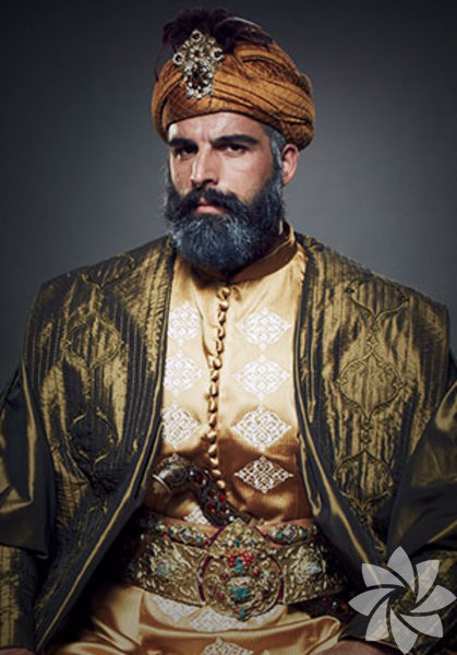 Kevseri anmaz ol içdügi mey-i nabi içen - Mescide varmaz o vardugi kilisayı gören - (Galata'nın içtiği katıksız şarabı içen, cennetteki Kevser şarabını bile anmaz olur - Orada karşılaştığı kiliseyi gören de bir daha gitmez mescide falan) - 