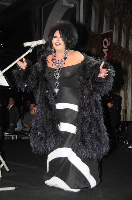 Bülent Ersoy, önceki akşam SHOW TV'deki Bülent Ersoy Show programında Ajda Pekkan'ın, "Beni hayvan mezarlığına gömün" açıklamasıyla ilgili konuştu.