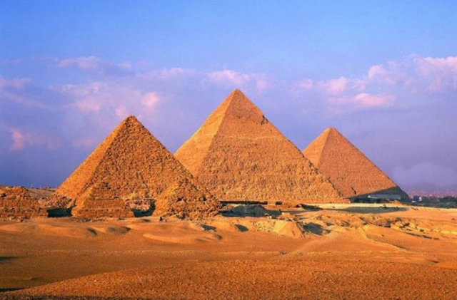 Bilim insanları bir dönem Büyük Mısır Piramitleri'nin uçurtma kullanarak inşa edilebileceğini ispat etti.