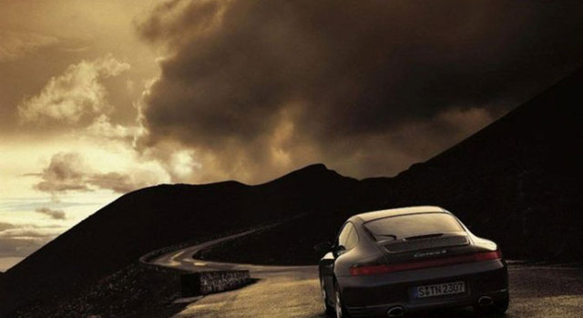 Bilim insanları artık sürüş sırasında elektronik arabaları şarj edecek yolları yaratma teknolojisi üzerinde çalışıyor.