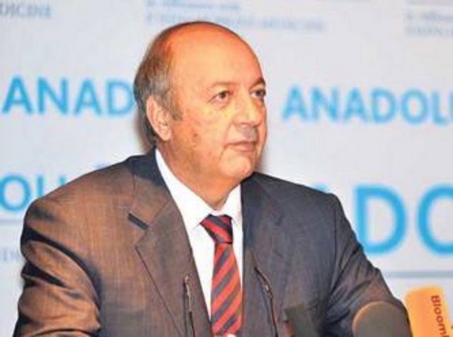 Tuncay Özilhan: -  - Anadolu Grup Yönetim Kurulu Başkanı Tuncay Özilhan ve eşi Emine Özilhan, Kavacık'taki villalarında oturuyor.