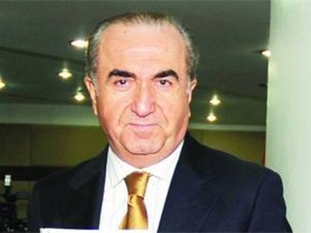 Avni Çelik: -  - Sinpaş Grubu Yönetim Kurulu Başkanı Avni Çelik, 300 yıllık bir tarihi geçmişe sahip olan Beykoz'daki Kadim Rıfat Paşa Yalısı'nda oturuyor.