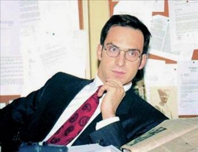 Ömer Koç: -  - Koç Holding Enerji Grubu Başkanı Ömer Koç, halası Sevgi Gönül'ün kendisine miras bıraktığı Kandilli'deki yalısında oturuyor. Koç'un, Üsküdar - Salacak'ta rezidansı var. İstiklal Caddesi üzerinde sergi sarayı açan Ömer Koç, tarihi binanın üst katında da bazen kalıyor. Ömer Koç'un Bodrum Yalıkavak'ta ise yazlık olarak kullandığı bir villası bulunuyor. -