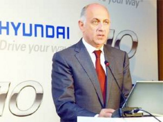 Ali Kibar: -  - Türkiye'nin en zengin 100 ailesi arasında bulunan Kibar Ailesi'nin temsilcilerinden Kibar Holding'in patronu Ali Kibar'ın iki yalısı bulunuyor. -