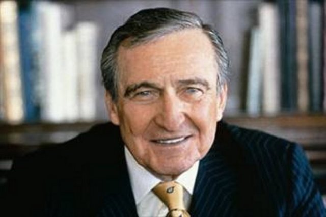 Rahmi Koç: -  - Koç Holding Onursal Başkanı Rahmi Koç oldukça geniş bir gayrimenkul portföyüne sahip. -  -