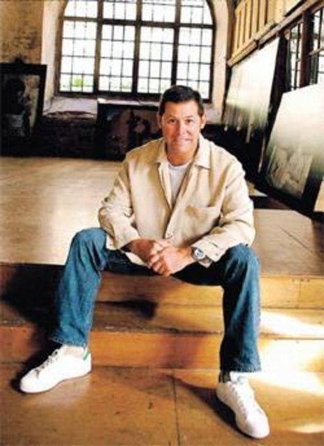 Cem-Ümit Boyner -  - Boyner Holding'in sahibi Cem Boyner ve eşi Ümit Boyner, Kanlıca'daki yalılarında yaşıyor. Yalısı ünlü sanatçı Sezen Aksu'nun hemen yanında yer alan Boyner çifti, Aksu'yla komşu. -