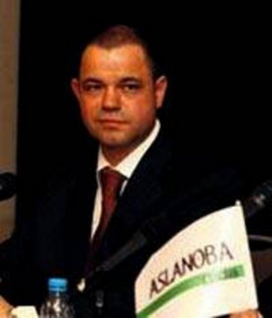 Hasan Aslanoba: -  - Erikli Su markasını yaratan ve bu markanın hali hazırdaki ortaklarından Hasan Aslanoba, Sabancı Holding'in kurucusu merhum Hacı Ömer Sabancı'nın kardeşi merhum Hacı Mehmet Sabancı'nın oğlu Kaya Sabancı'nın Kandilli'de 'İkiz Yalı' olarak geçen yalısını, geçtiğimiz yıl, 16 milyon Euro'ya satın almıştı. -  -